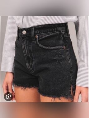 Abercrombie & Fitch The Mom Short Size 28 High Rise Distressed Black Denim Short
